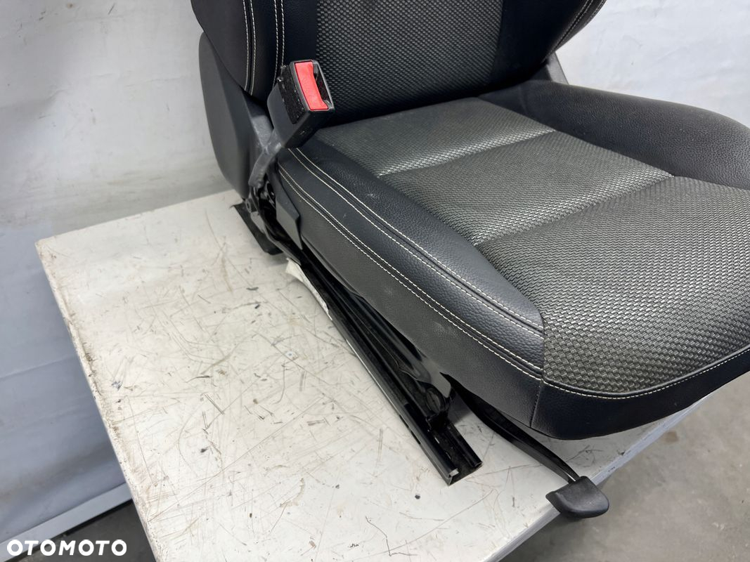 Mercedes-Benz CLA 180D X117 fotel lewy kierowcy - 4