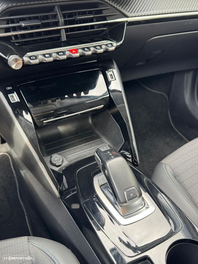 Peugeot 2008 1.5 BlueHDi Allure Pack EAT8 - 11