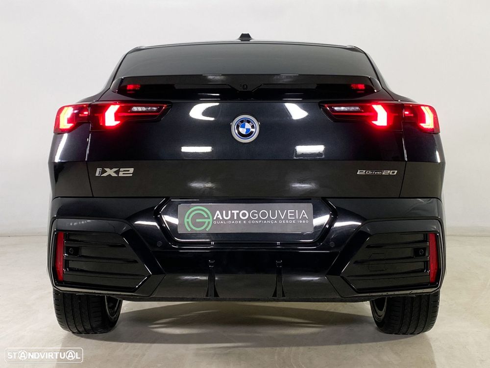 BMW iX2 eDrive20 Pack Desportivo M - 6