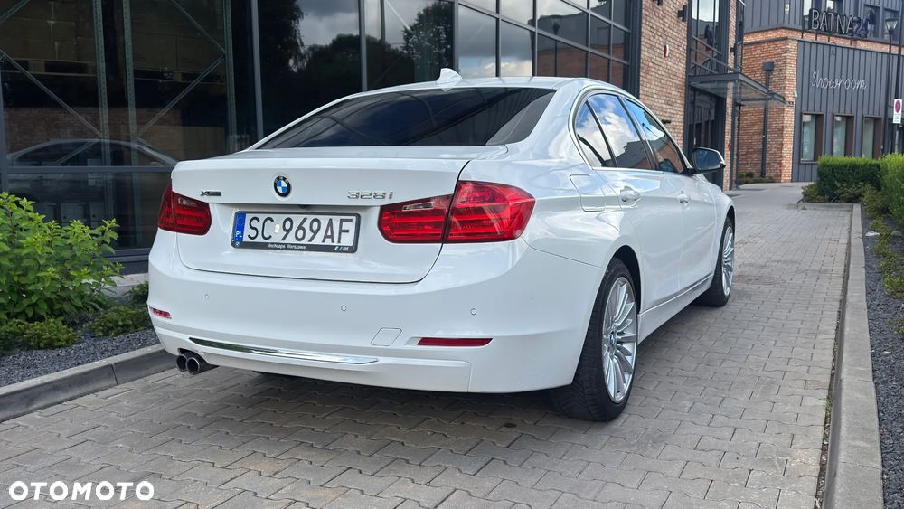 BMW Seria 3 328i Luxury Line - 16