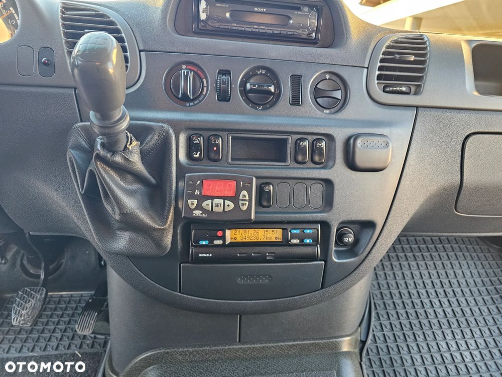 Mercedes-Benz Sprinter - 11
