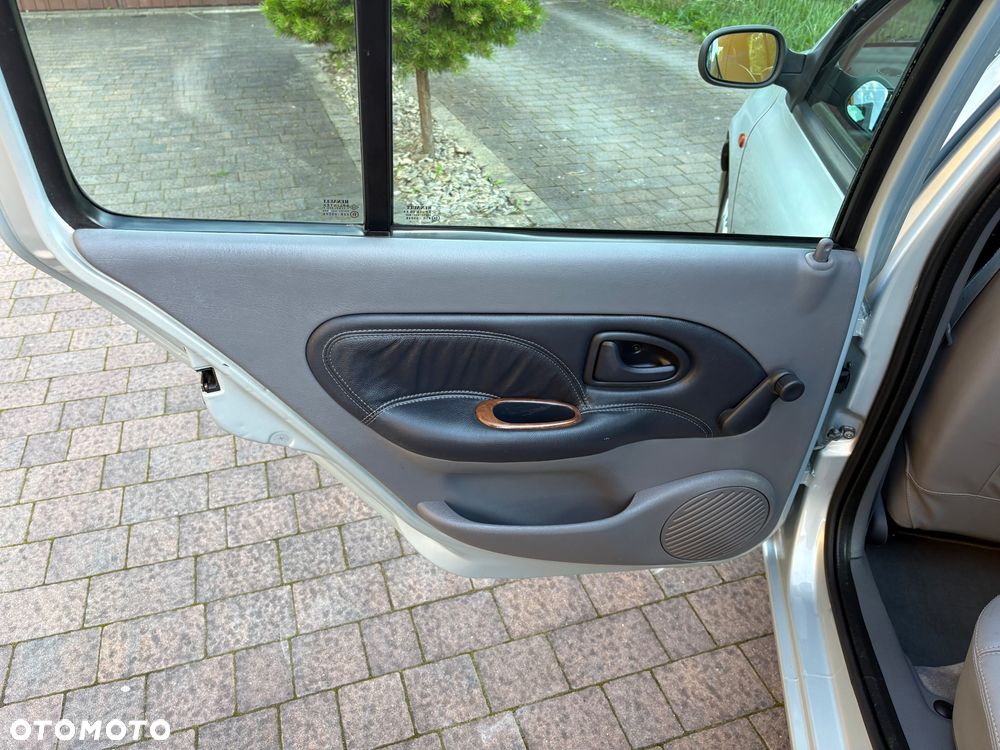 Renault Clio - 24