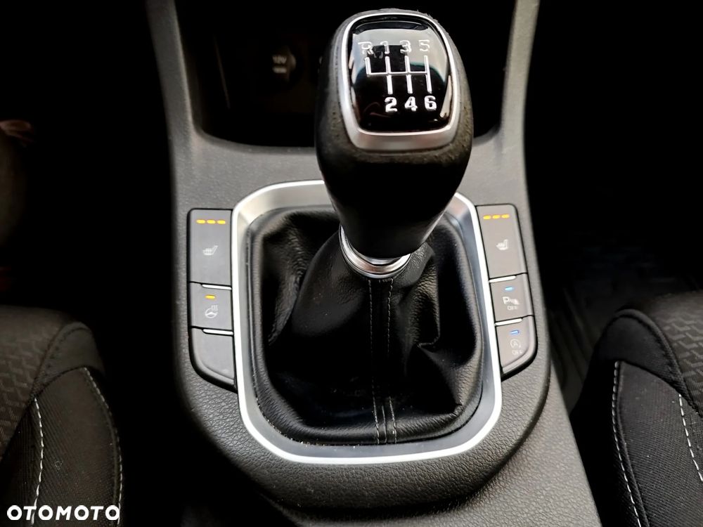 Hyundai i30 1.6 D Comfort - 22