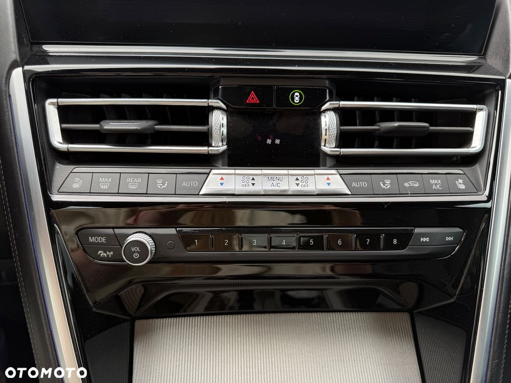 BMW Seria 8 - 22