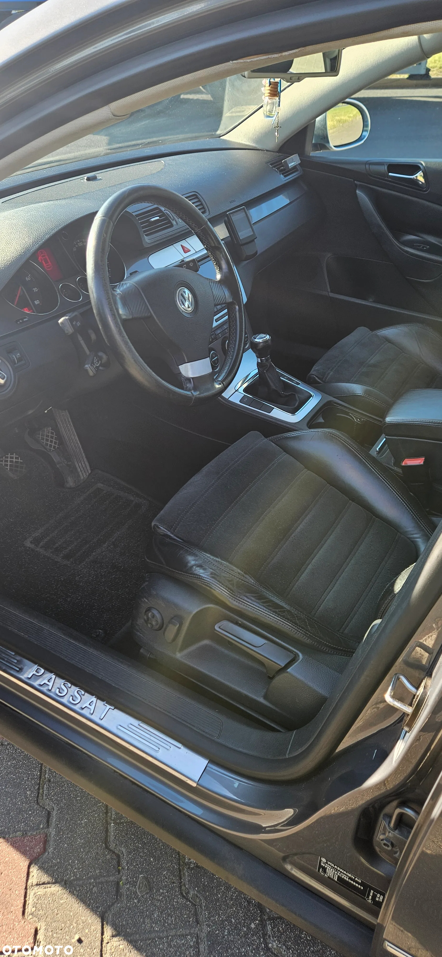 Volkswagen Passat - 4