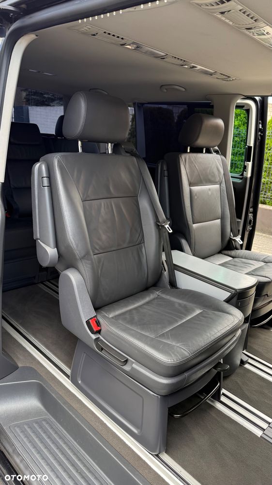 Volkswagen Multivan - 11