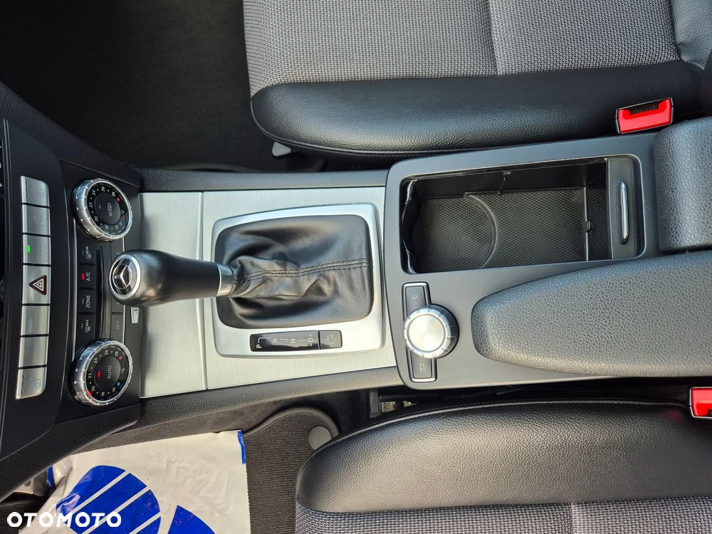 Mercedes-Benz Klasa C 180 BlueEFFICIENCY 7G-TRONIC Avantgarde - 25