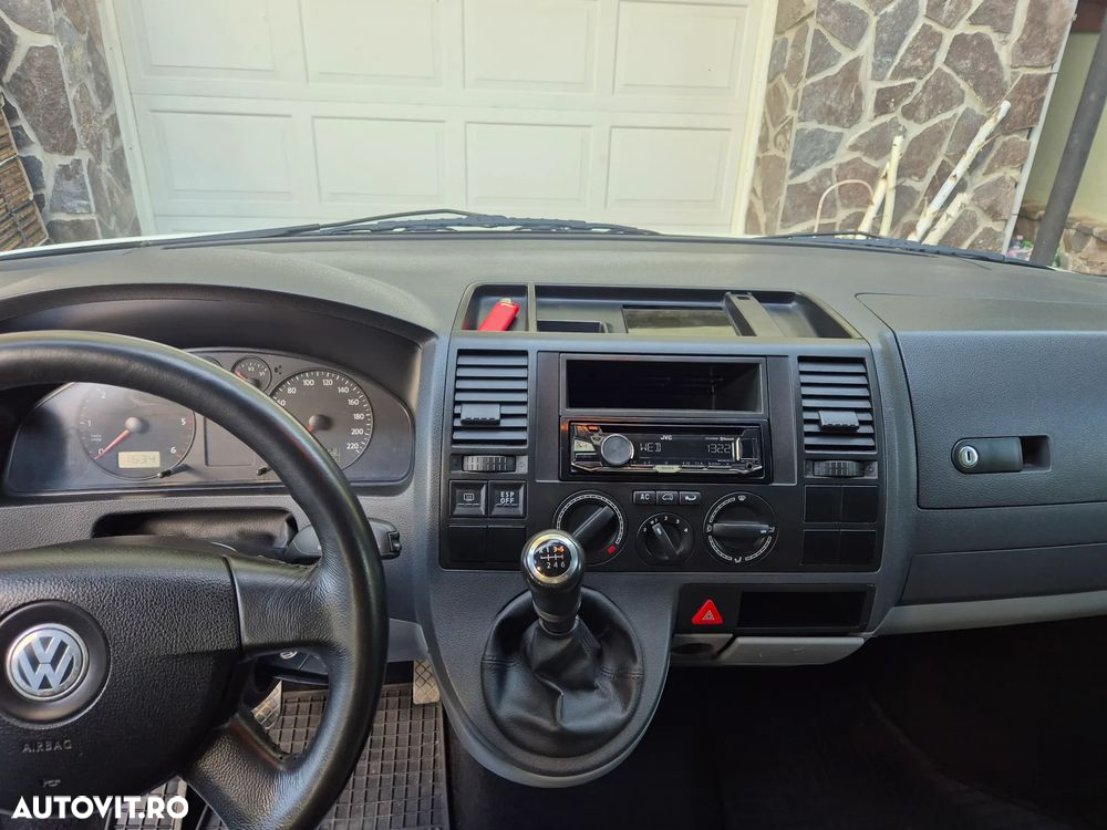Volkswagen Caravelle - 8