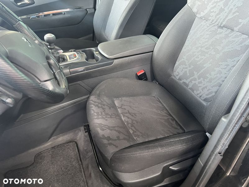 Peugeot 3008 1.6 HDi Premium - 8