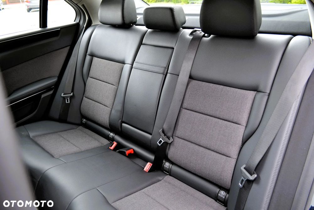 Mercedes-Benz Klasa E 200 CDI DPF BlueEFFICIENCY Automatik Avantgarde - 28