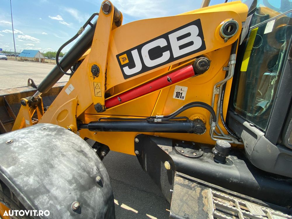 JCB 3CX ECO 4X4 BULDOEXCAVATOR - 18