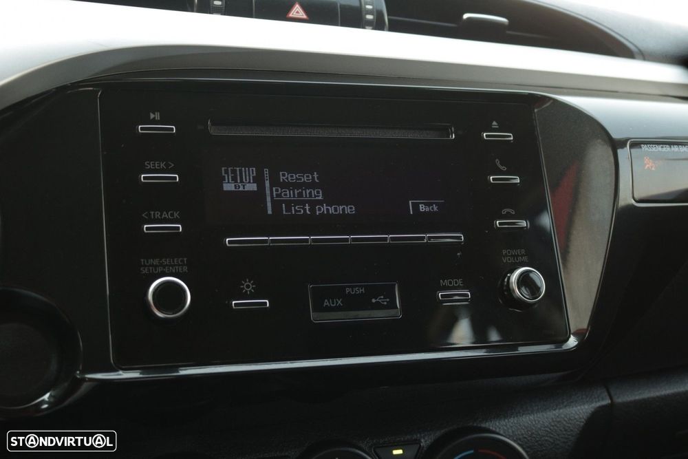 Toyota Hilux 2.4 D-4D 4WD CD CM - 40