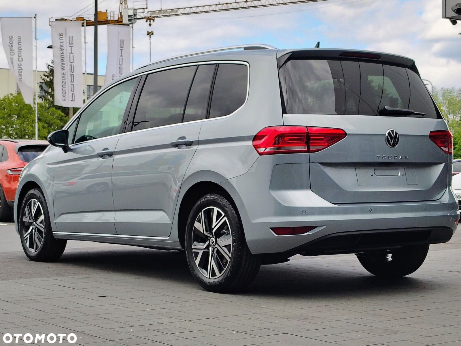 Volkswagen Touran - 4