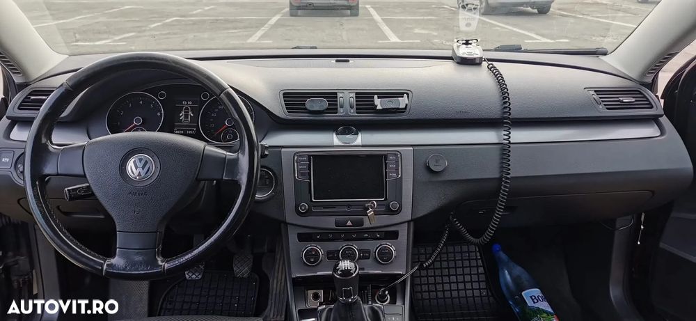 Volkswagen Passat 1.6 FSI Sportline - 6