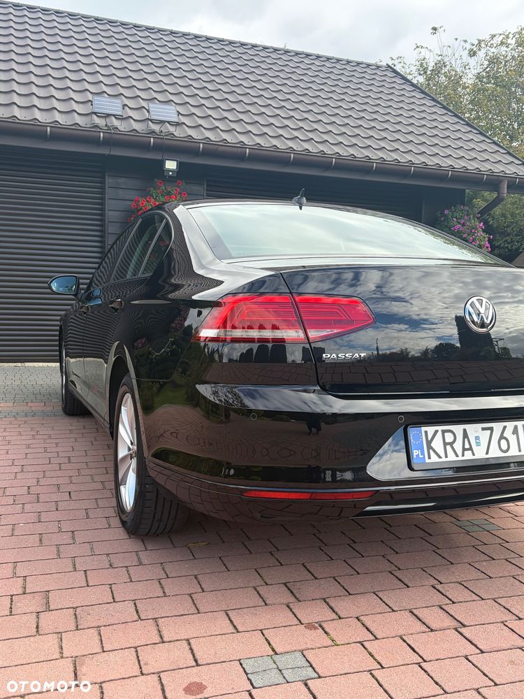 Volkswagen Passat - 12
