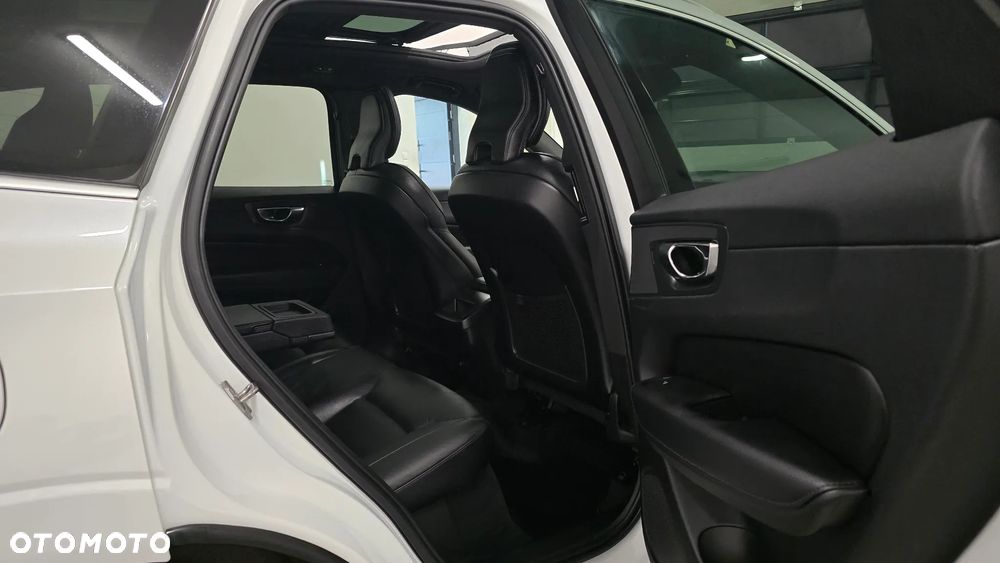 Volvo XC 60 D4 AWD Geartronic RDesign - 6