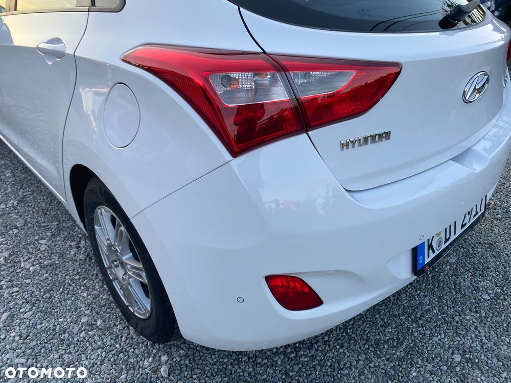Hyundai i30 blue 1.4 Style - 11