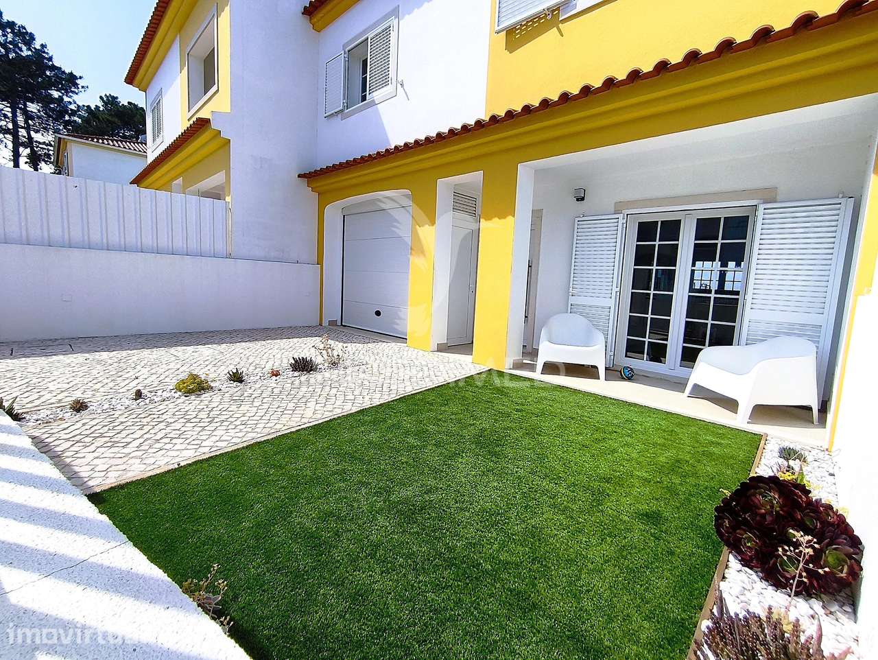 2 Suítes, Piscina, Terraço, Varanda, Parqueamento, Lavandaria - Grande imagem: 2/33