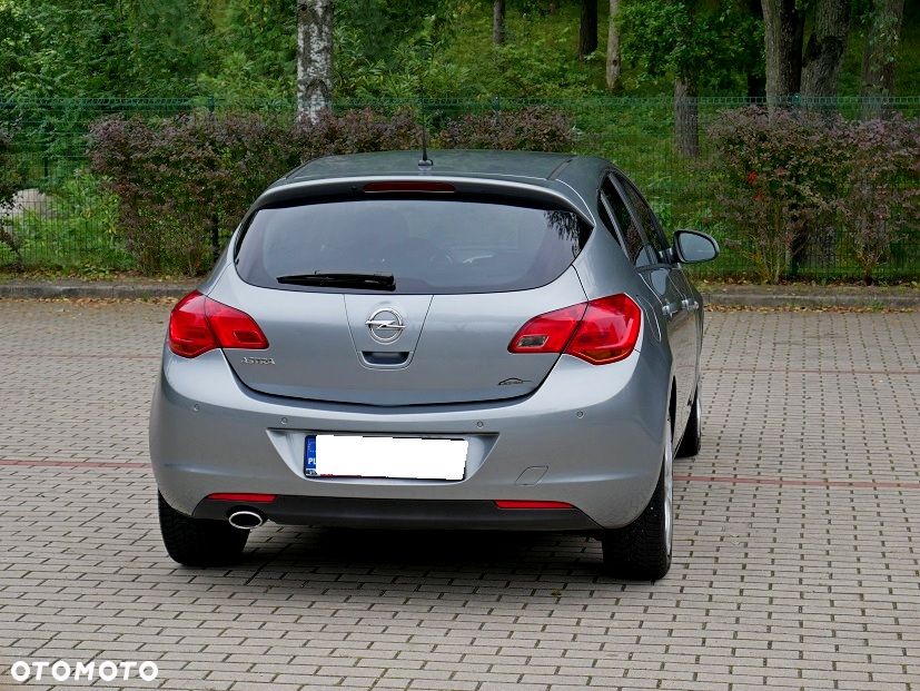 Opel Astra 2011 photo 4