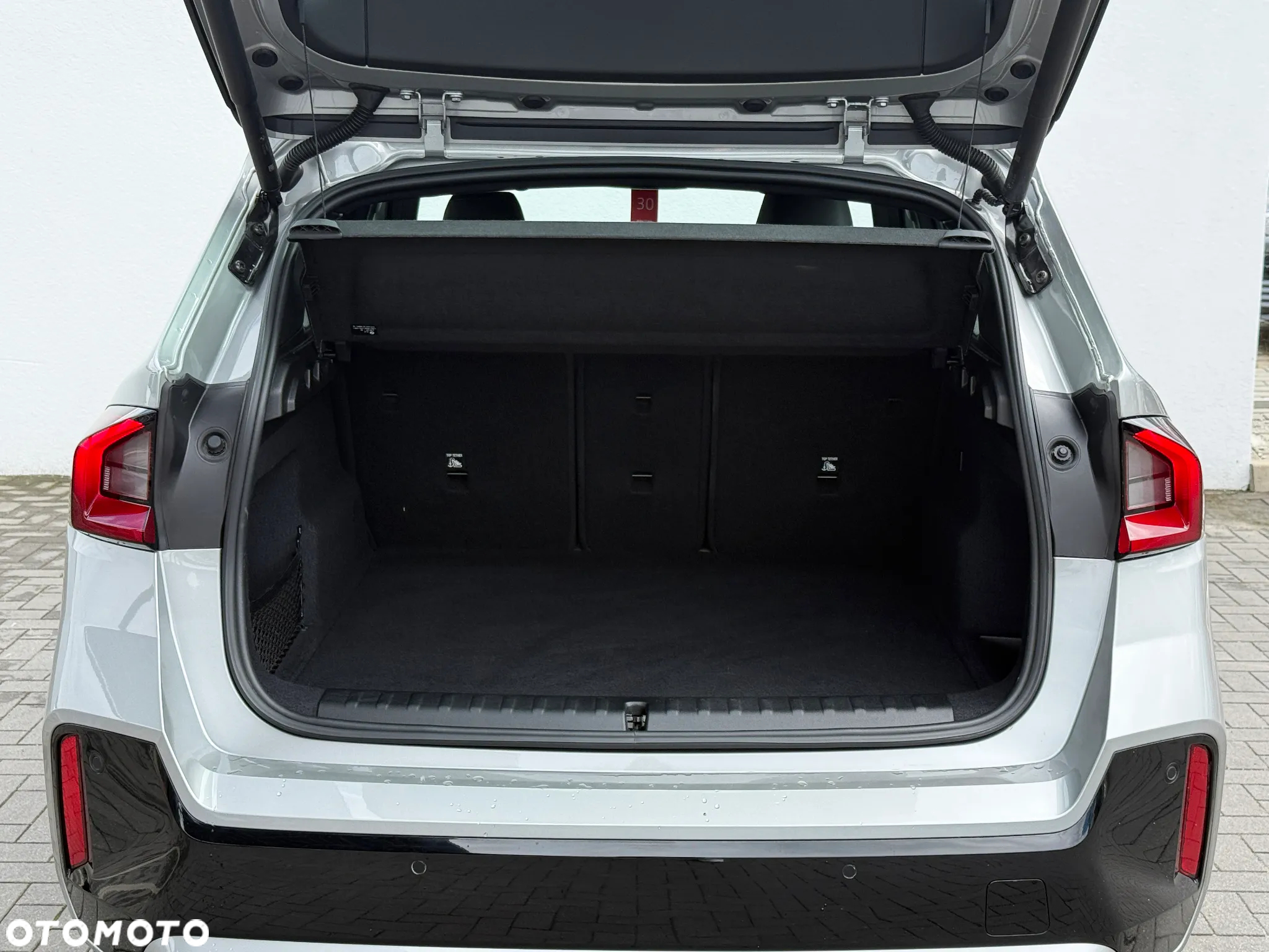 BMW iX1 eDrive20 66.5kWh M Sport - 13