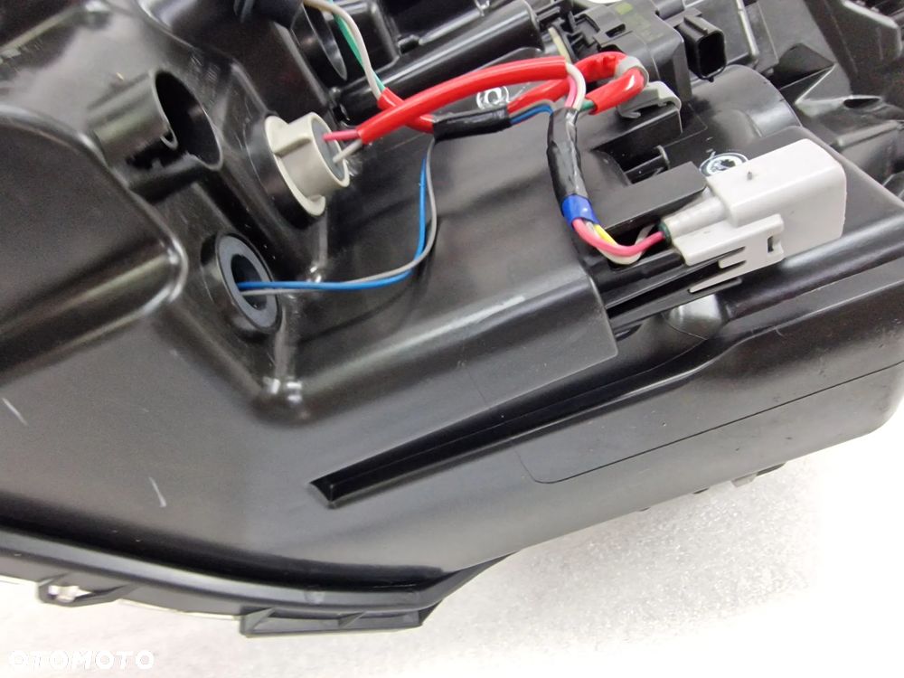 TOYOTA YARIS III 3 LIFT 14- PRAWA LAMPA PRZEDNIA PRZÓD SOCZEWKA , NR AUKCJI LA686 - 15