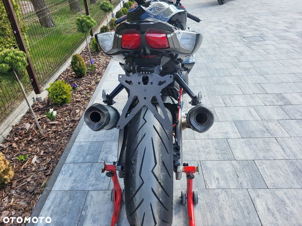 Suzuki GSX 1000 - 12