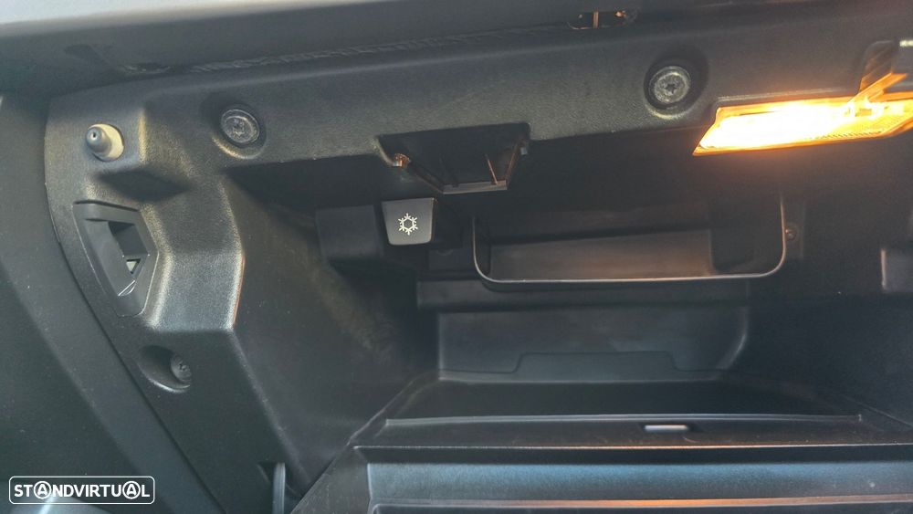 Volvo V40 1.6 D2 Momentum Powershift Eco - 34