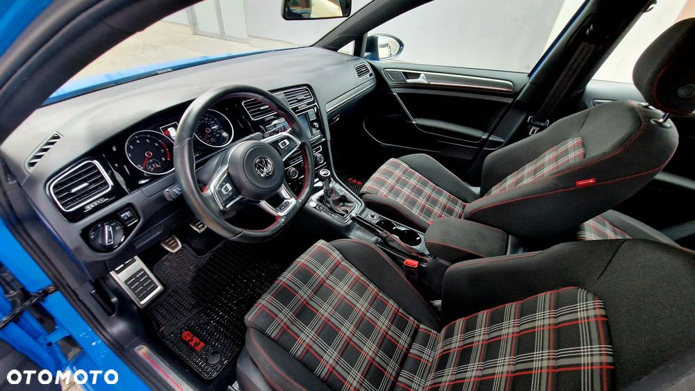 Volkswagen Golf - 21