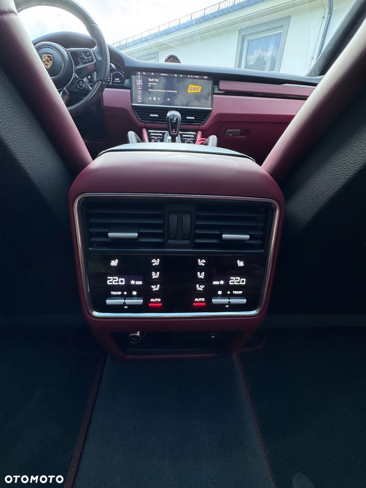 Porsche Cayenne - 22