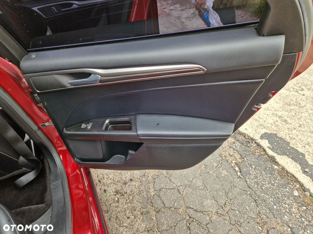 Ford Fusion 2.0 EcoBoost Titanium - 19