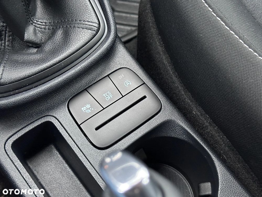 Ford Fiesta 1.1 S&S TITANIUM - 23