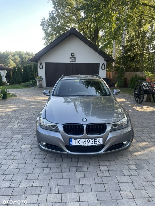 BMW Seria 3 330i Touring - 10
