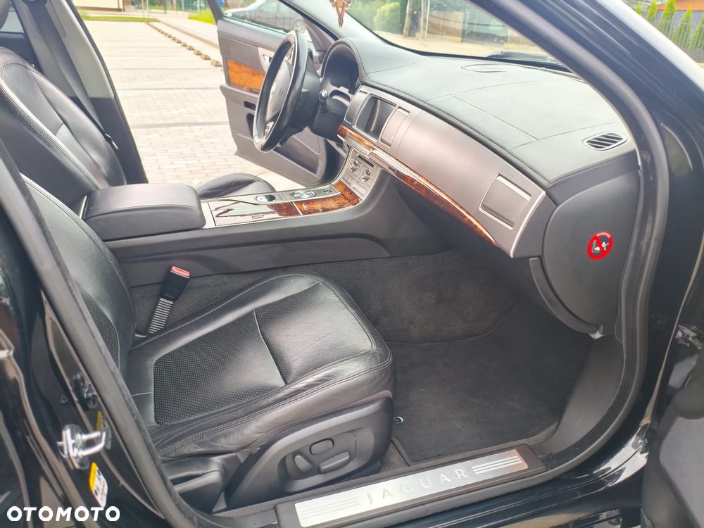 Jaguar XF 3.0 V6 D Luxury - 11