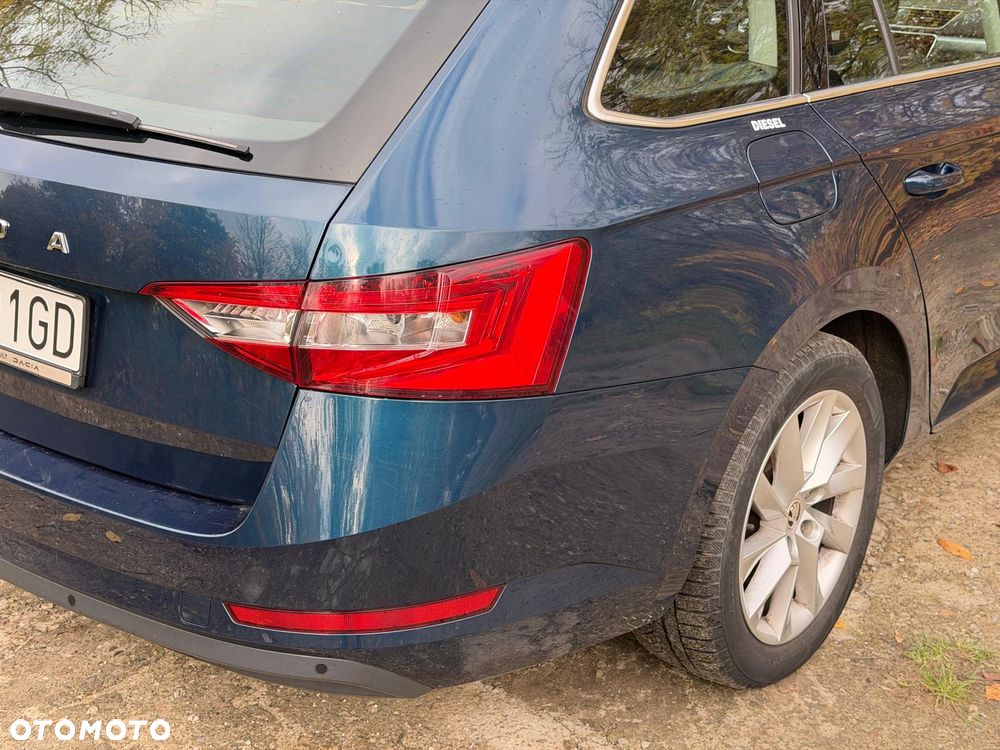 Skoda Superb 2.0 TDI SCR Ambition DSG - 32