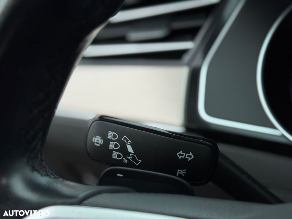 Volkswagen Passat 2.0 TDI DSG Highline - 23