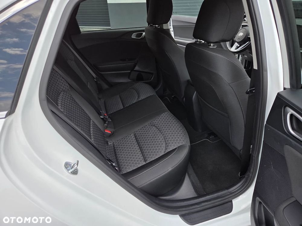 Kia Ceed 1.6 CRDi Eco-Dynamics+ (48V Mild-Hybrid) DCT7 Platinum Edition - 22