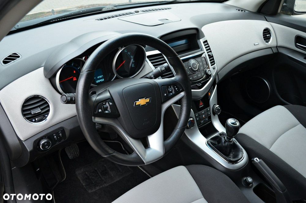 Chevrolet Cruze 1.6 LS - 29