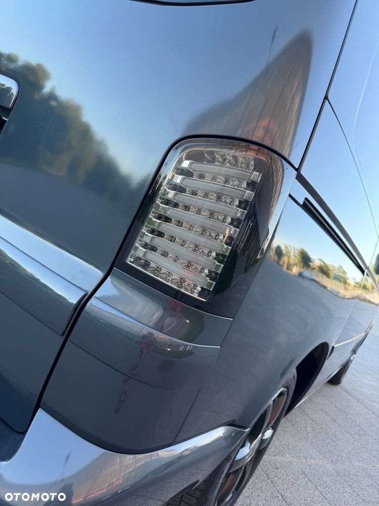 Volkswagen Multivan - 11