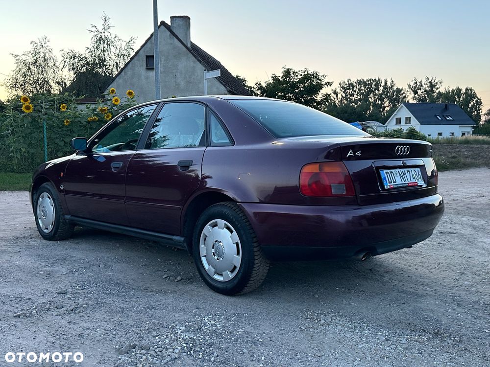 Audi A4 Limousine - 10