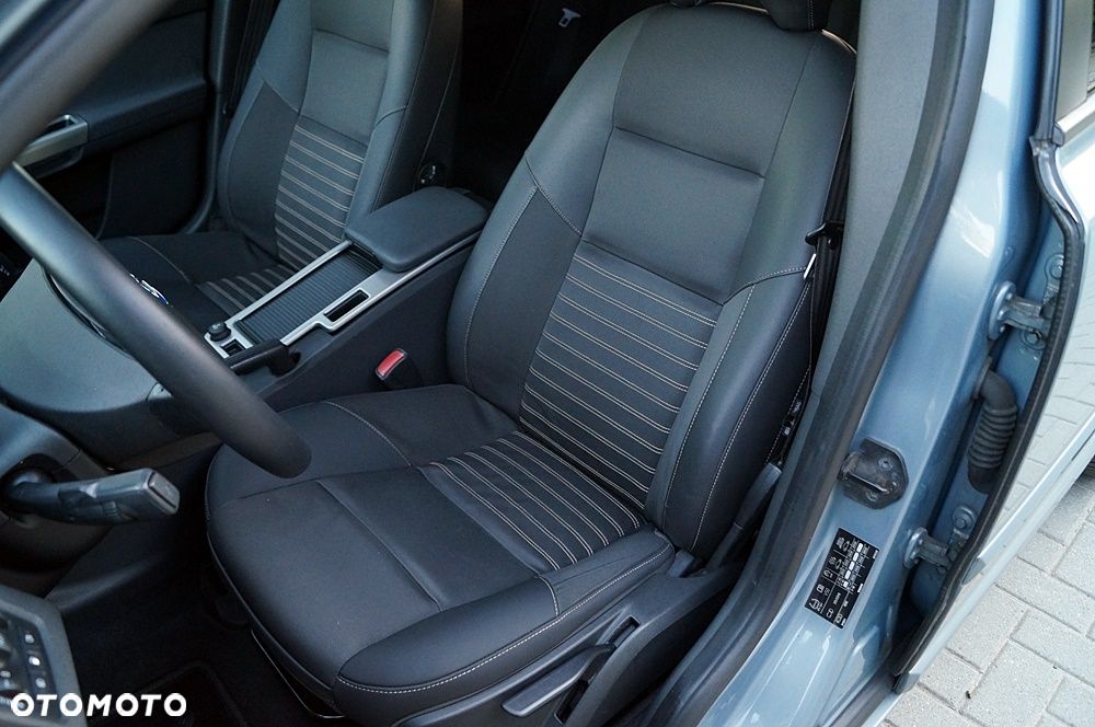 Volvo V50 D5 Momentum - 19