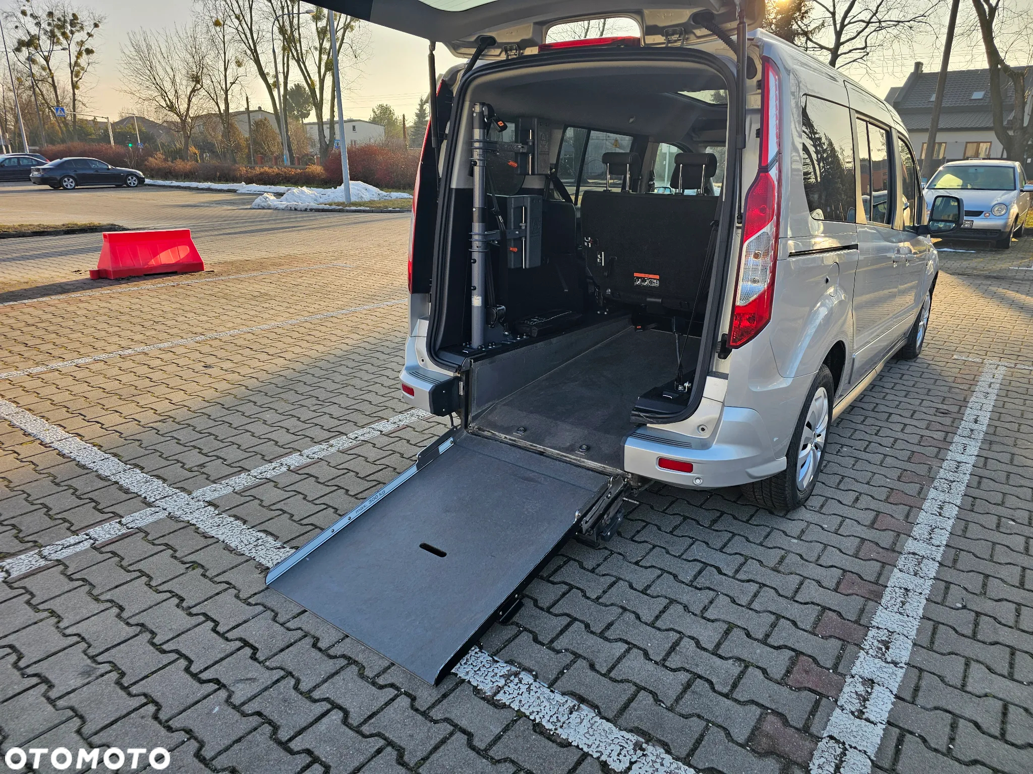 Ford Tourneo Connect Grand - 32