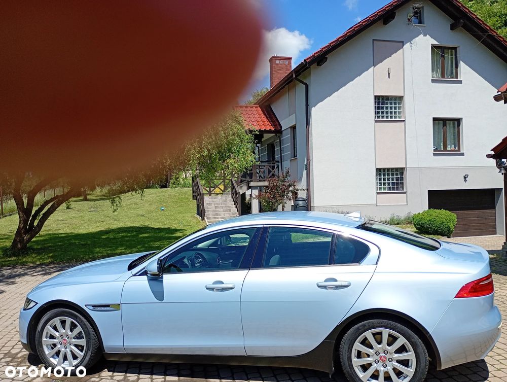 Jaguar XE - 3