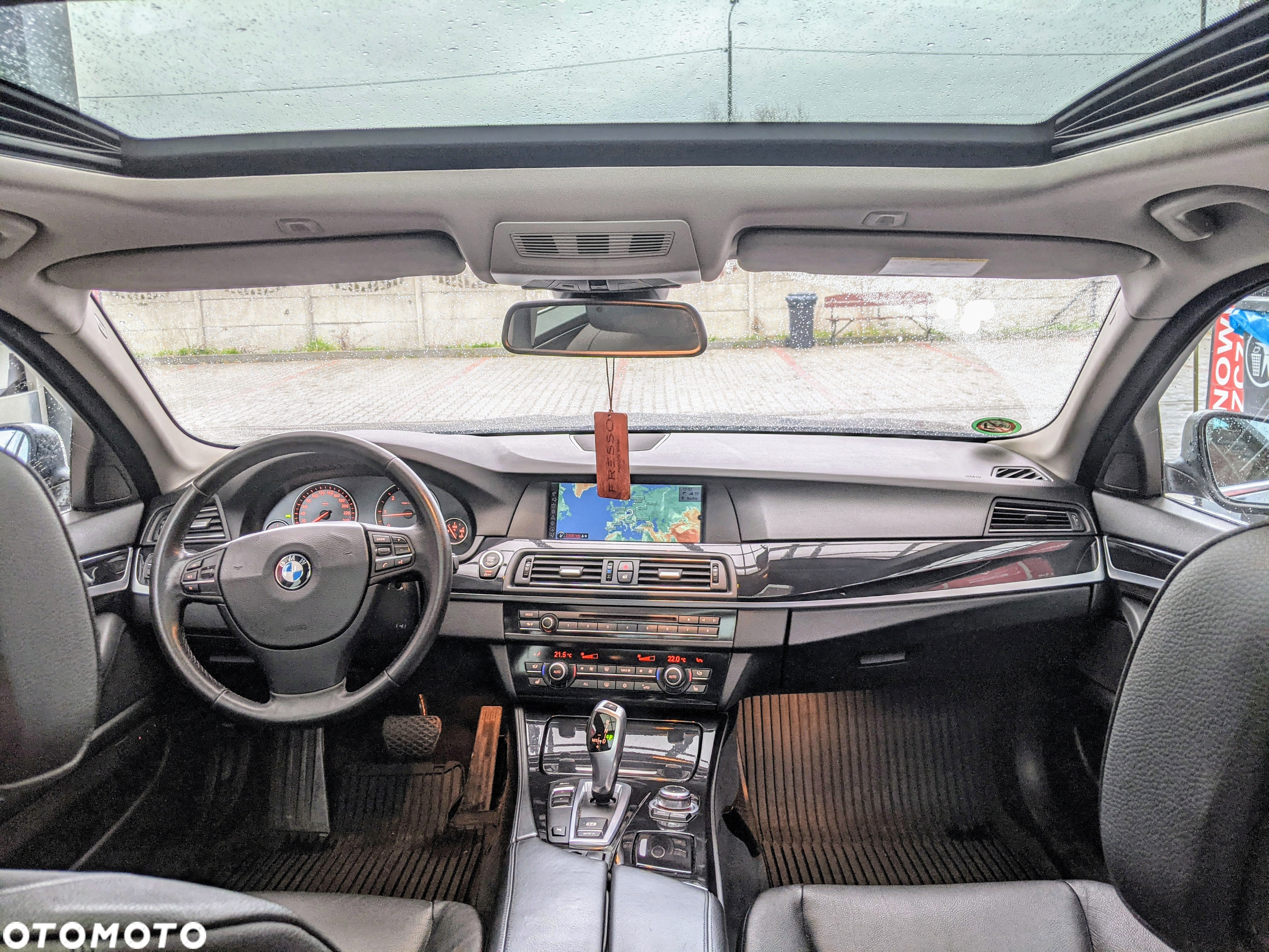 BMW Seria 5 525d xDrive - 23