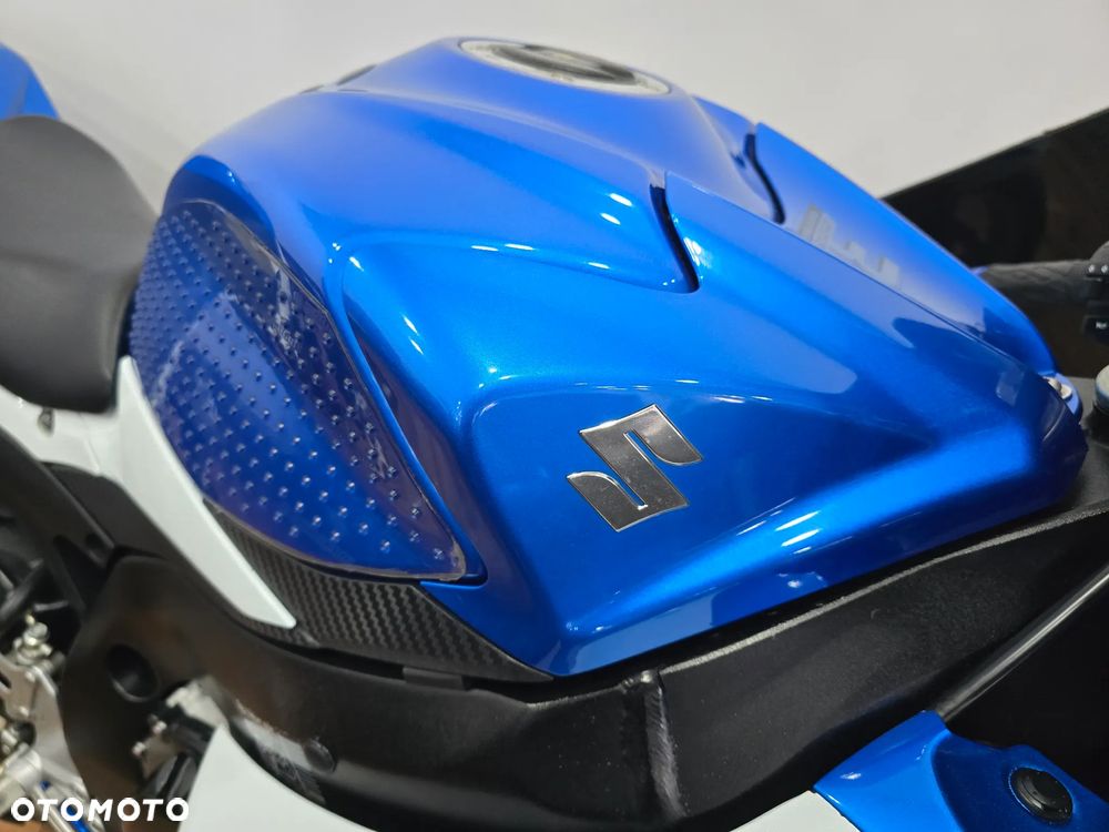 Suzuki GSX-R - 25