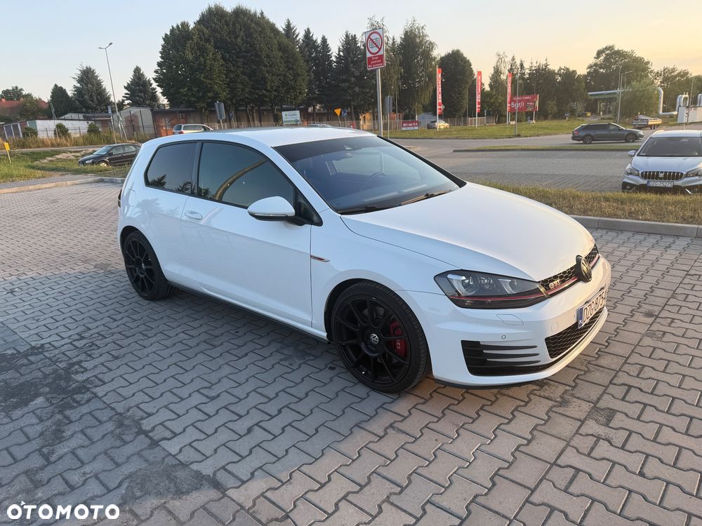 Volkswagen Golf GTI Performance BlueMotion Technology DSG - 1