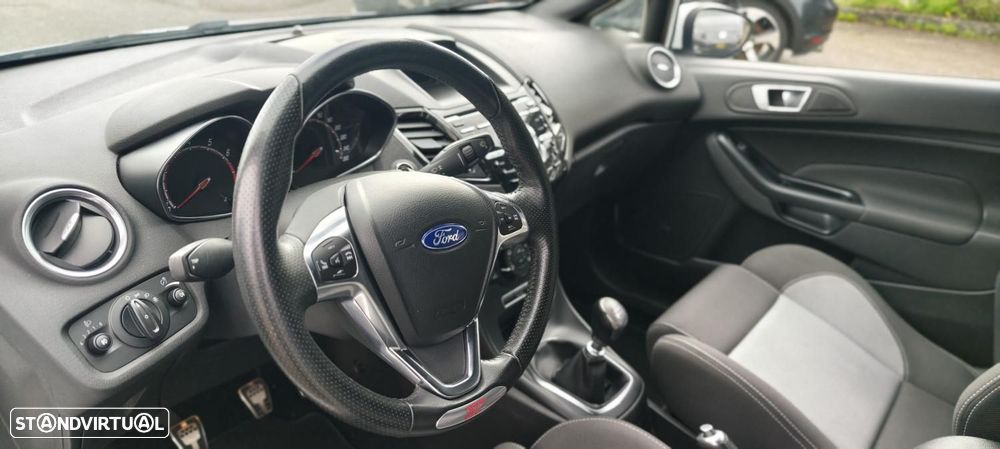 Ford Fiesta 1.6 T ST - 29