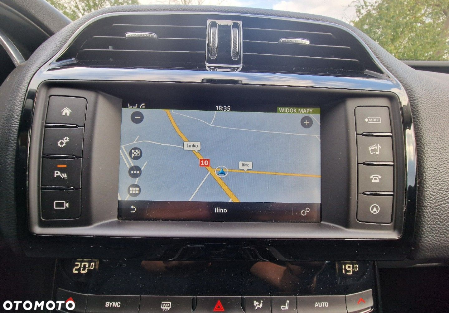 Jaguar XE - 32