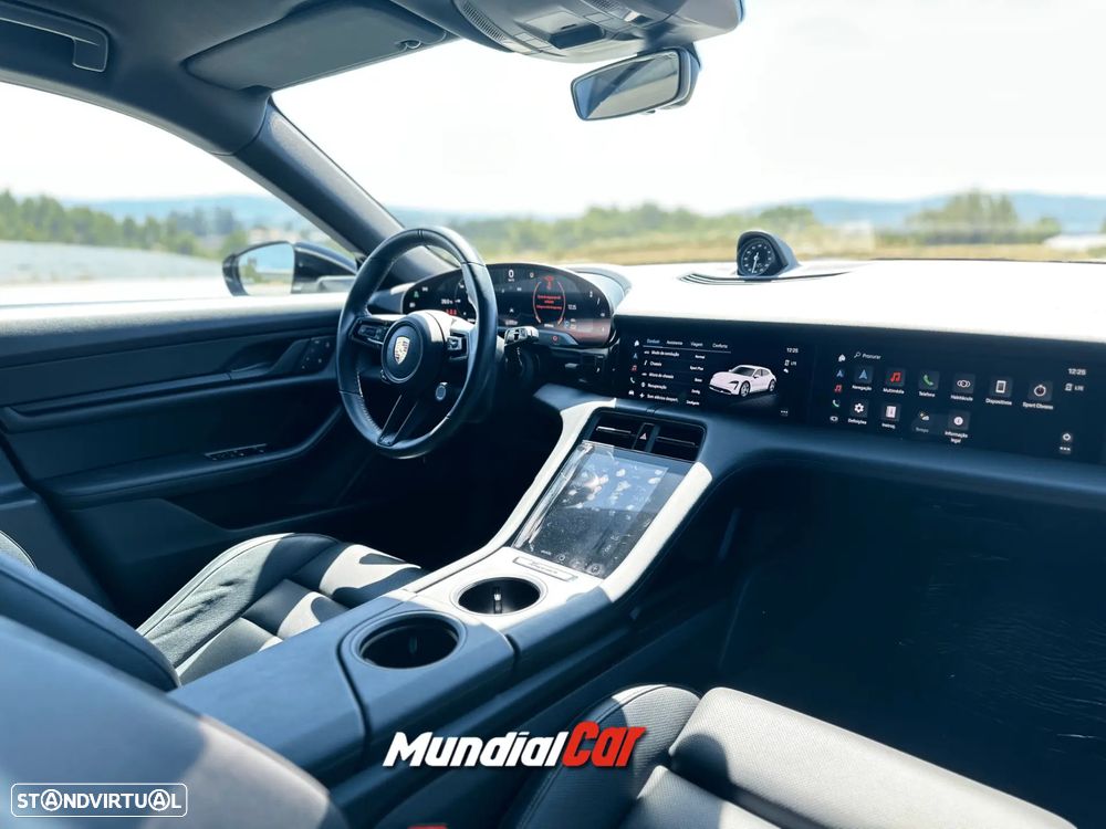 Porsche Taycan Cross Turismo 4 - 22