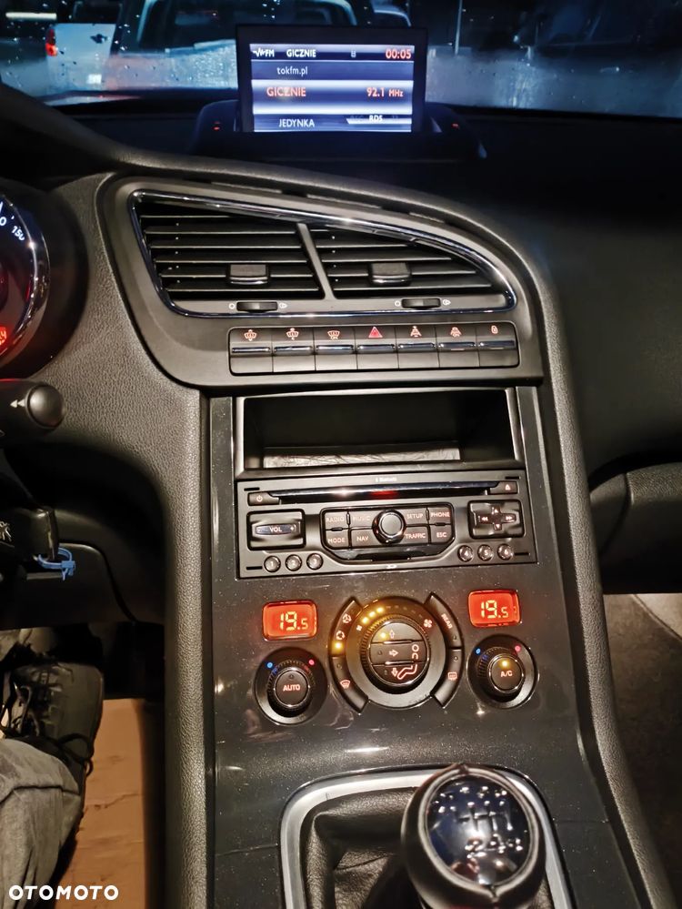 Peugeot 5008 1.6 THP Premium + - 36