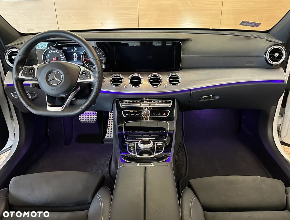 Mercedes-Benz Klasa E 220 d 4-Matic 9G-TRONIC - 13